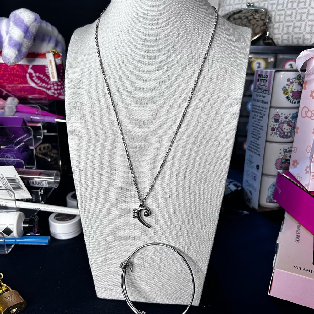 FREE GIVE AWAY? Chic Silver Necklace and Bracelet Set